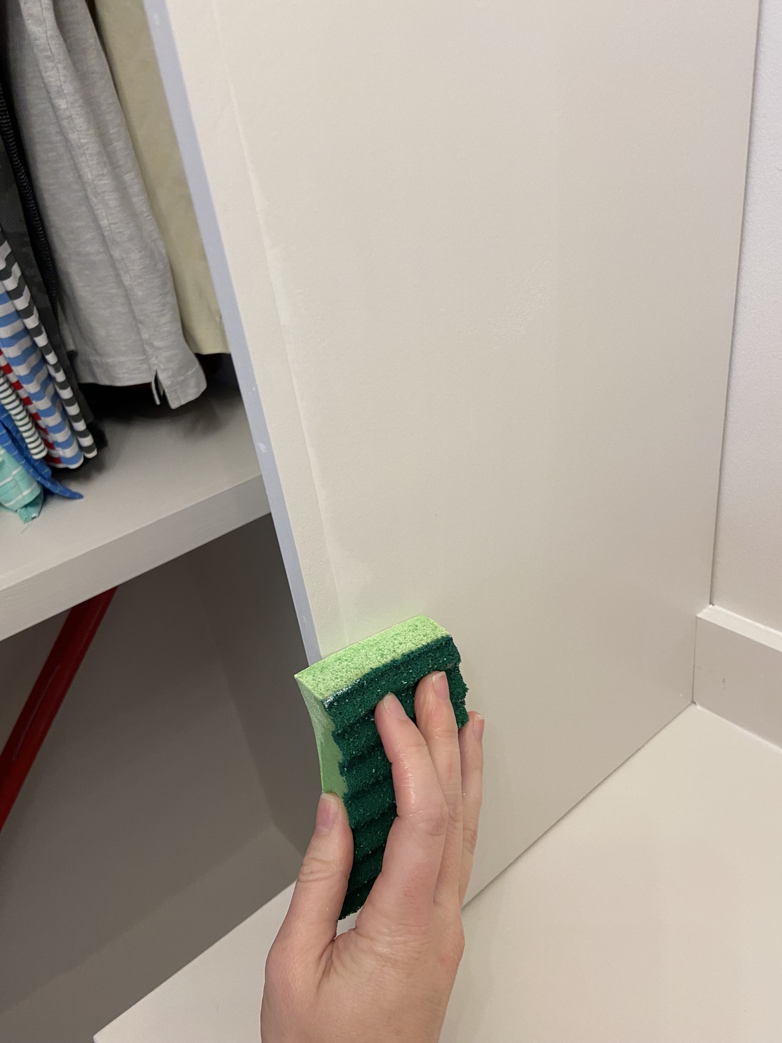 DIY Custom closet makeover, filling wood seams with spackle.